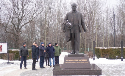 В Чебоксарах новый сквер с памятником чиновнику доделают в 2026 году