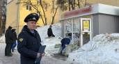 К месту происшествия, где пострадала продавщица киоска в Чебоксарах, приехали с проверкой
