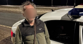 В Чувашии инспекторы ДПС остановили мужчину, который ночью брел по оживленной трассе в Татарстан