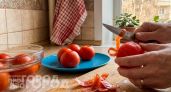 Шеф-повара раскрыли простой способ: как снять кожицу с помидоров без кипятка