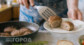 Секрет сочного фарша без лишнего жира: кладу это прямо в центр – хлеб и молоко не спасут