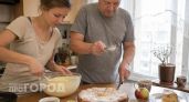 Всего три яйца и самый простой набор продуктов: пеку нежнейшую шарлотку за считаные минуты к чаю