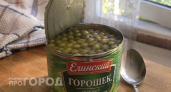Больше не выливаю жидкость из банок с кукурузой и горошком: блюдо обретает гениальный вкус