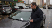 Не трогайте записку под дворниками: как аферисты подставляют водителей на стоянках