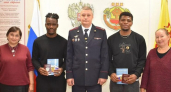 В Чувашии вручили паспорта РФ награжденным орденами Мужества братьям из Кот-д’Ивуара